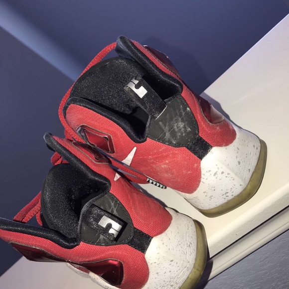 Red LeBron 13 - Picture 4 of 4